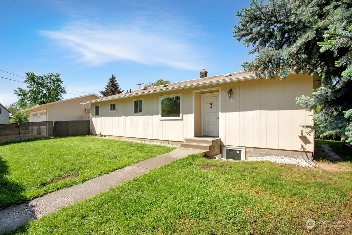 Property Photo:  618 S 4th Street  WA 99328 