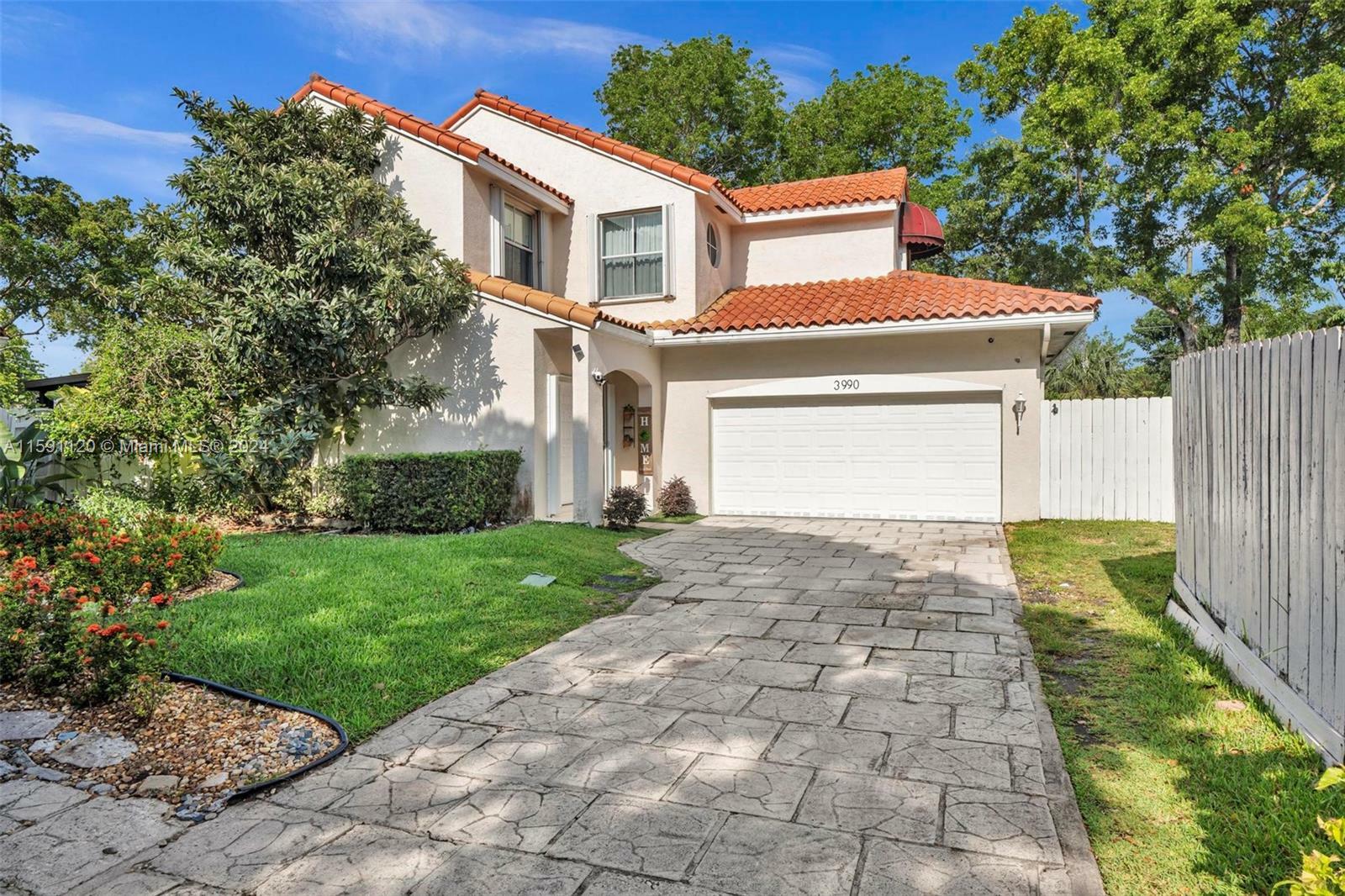 Property Photo:  3990 Hyde Park Cir  FL 33021 