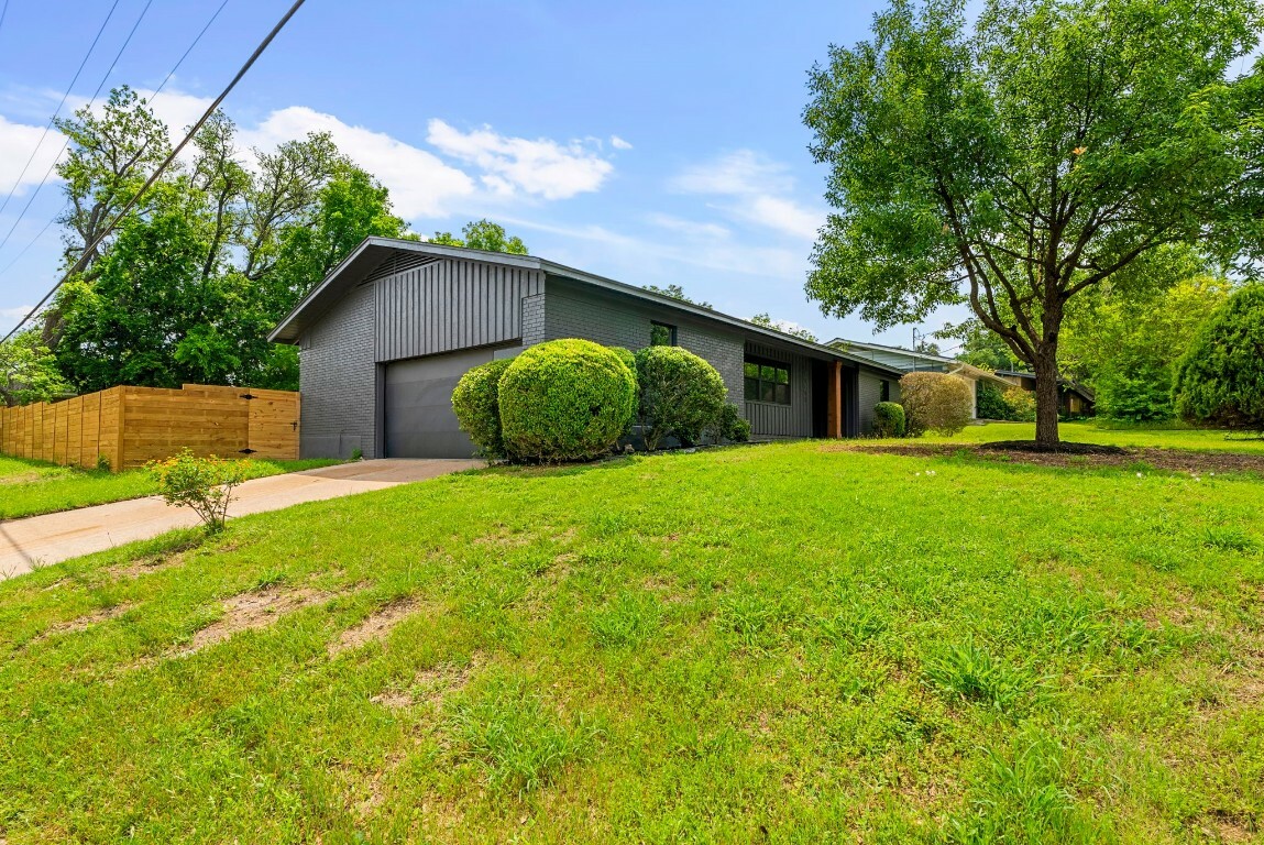 Property Photo:  11911 North Oaks Drive  TX 78753 