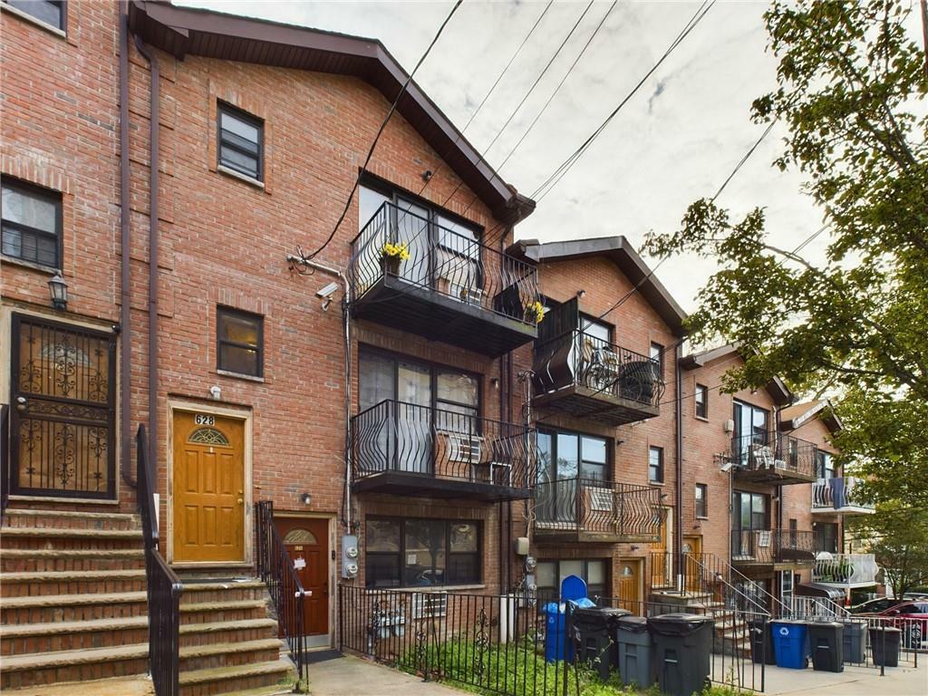 Property Photo: 628 E 226th Street NY 10466