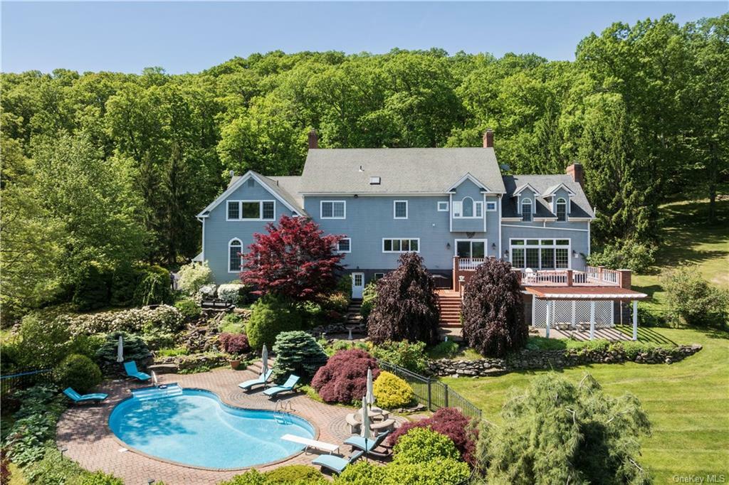 Property Photo:  17 Parks Wood Drive  NY 12518 