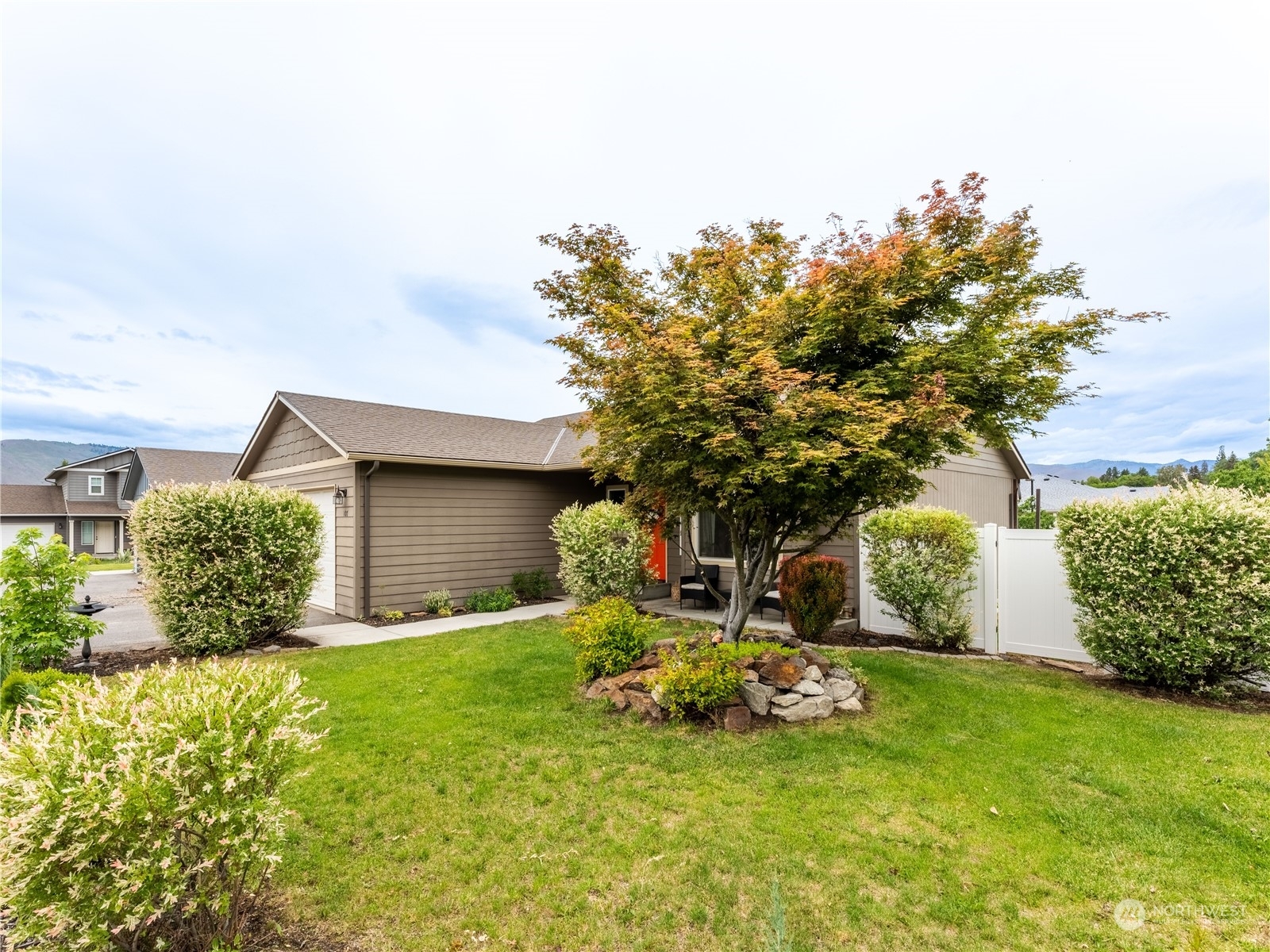 Property Photo:  107 NW Porter'S Court  WA 98802 