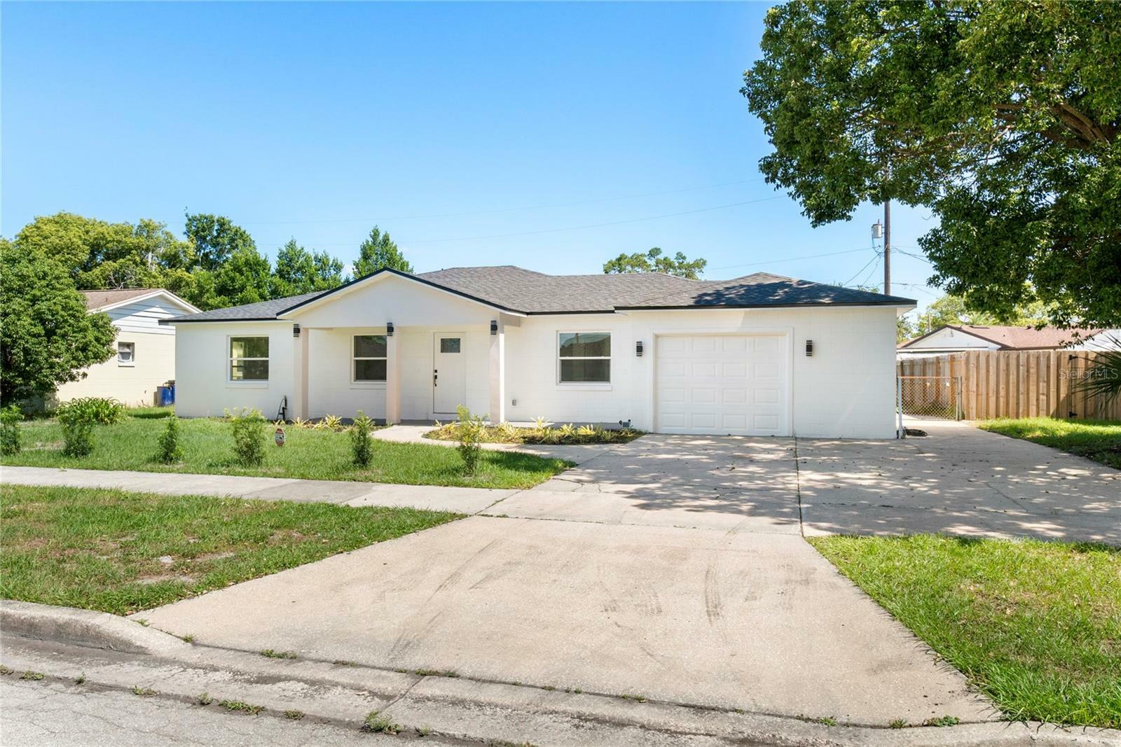 Property Photo: 6463 Sextant Court FL 32807