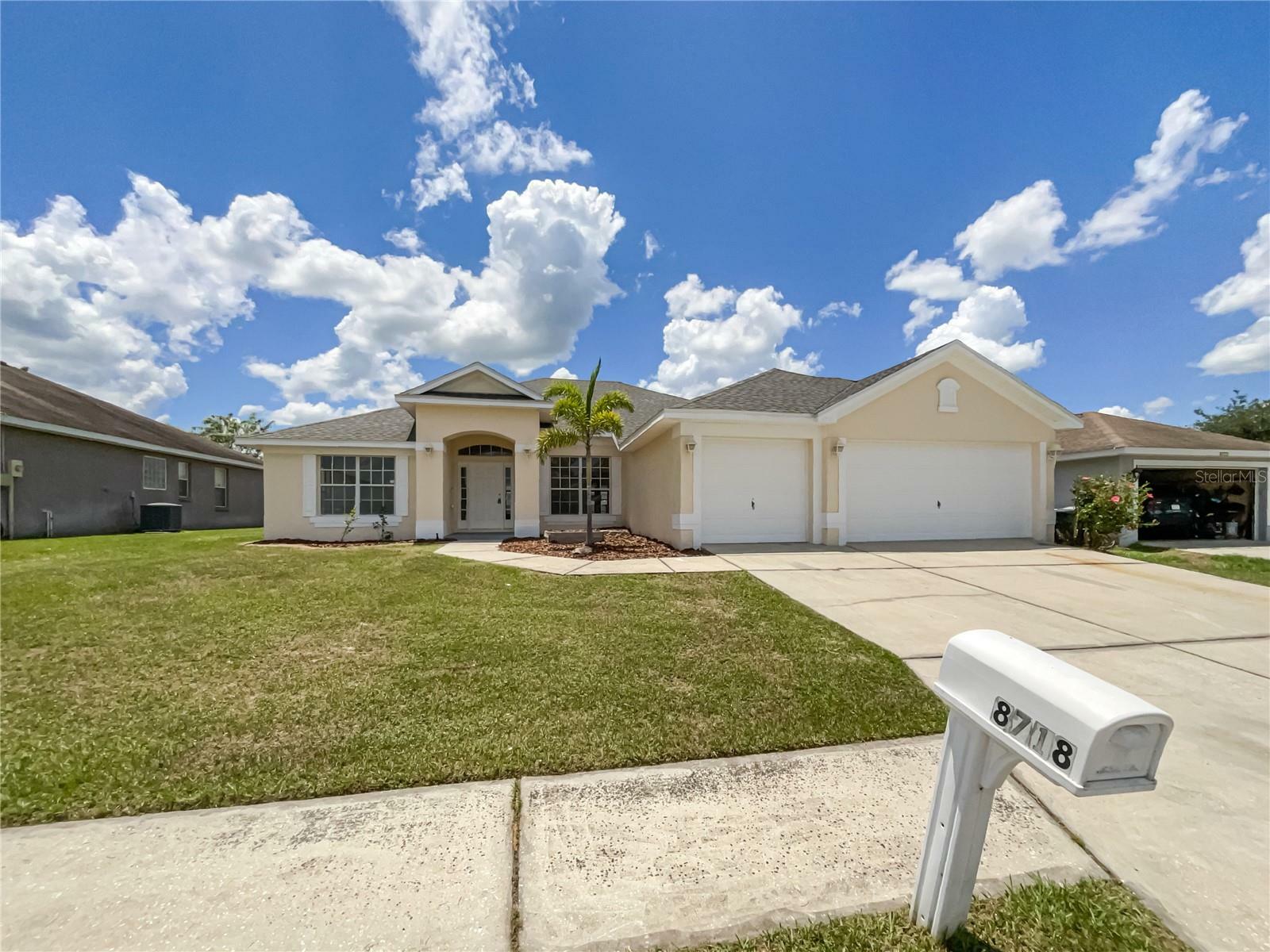 Property Photo:  8718 Fort Socrum Village Place  FL 33810 