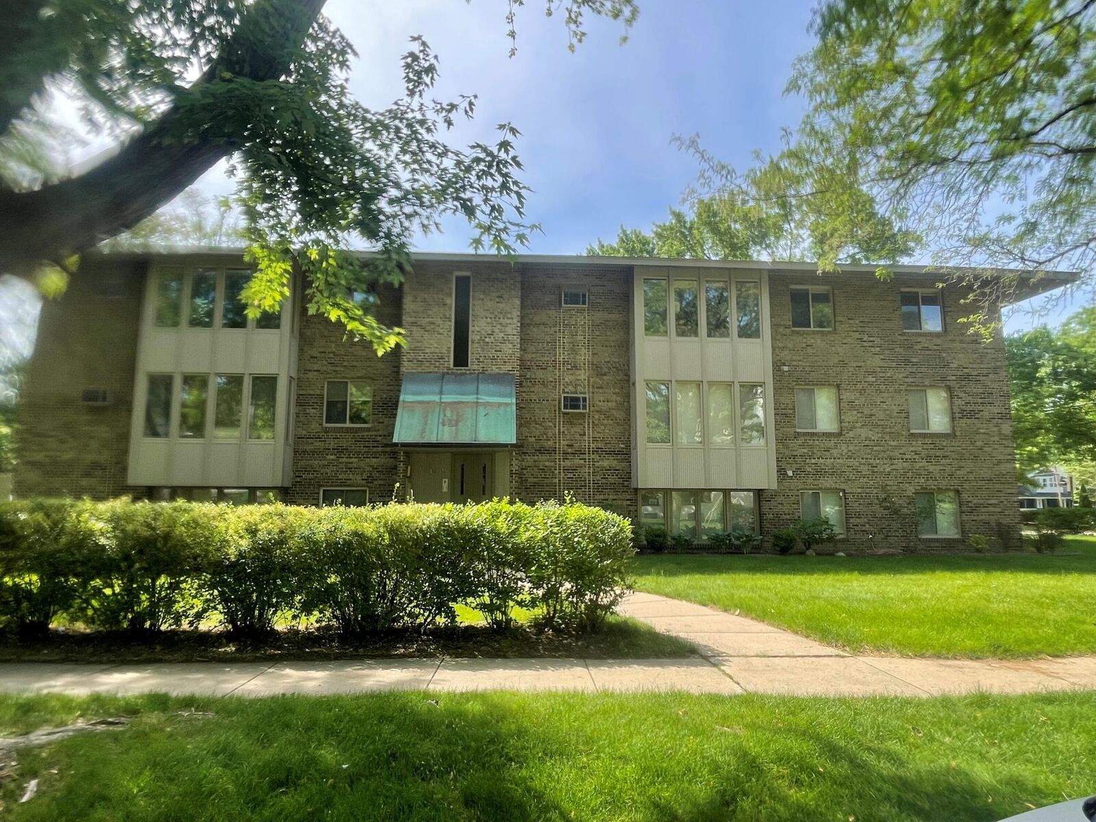 Property Photo:  1400 Morton Avenue  MI 48104 