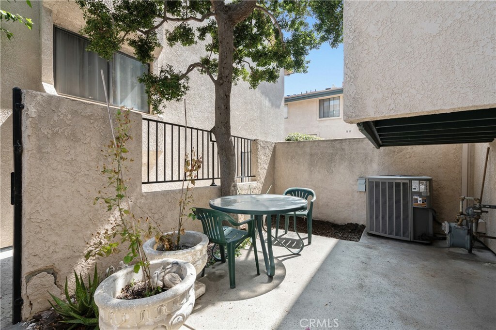 Property Photo:  7137 Shoup Avenue 34  CA 91307 