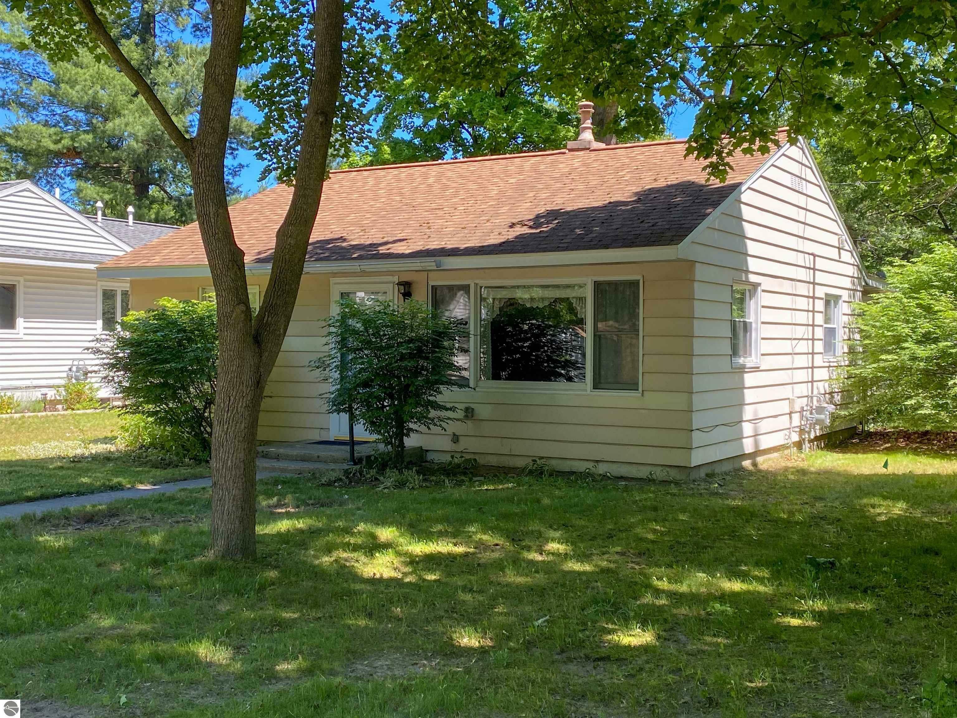 429 Hamilton Street  Traverse City MI 49686 photo