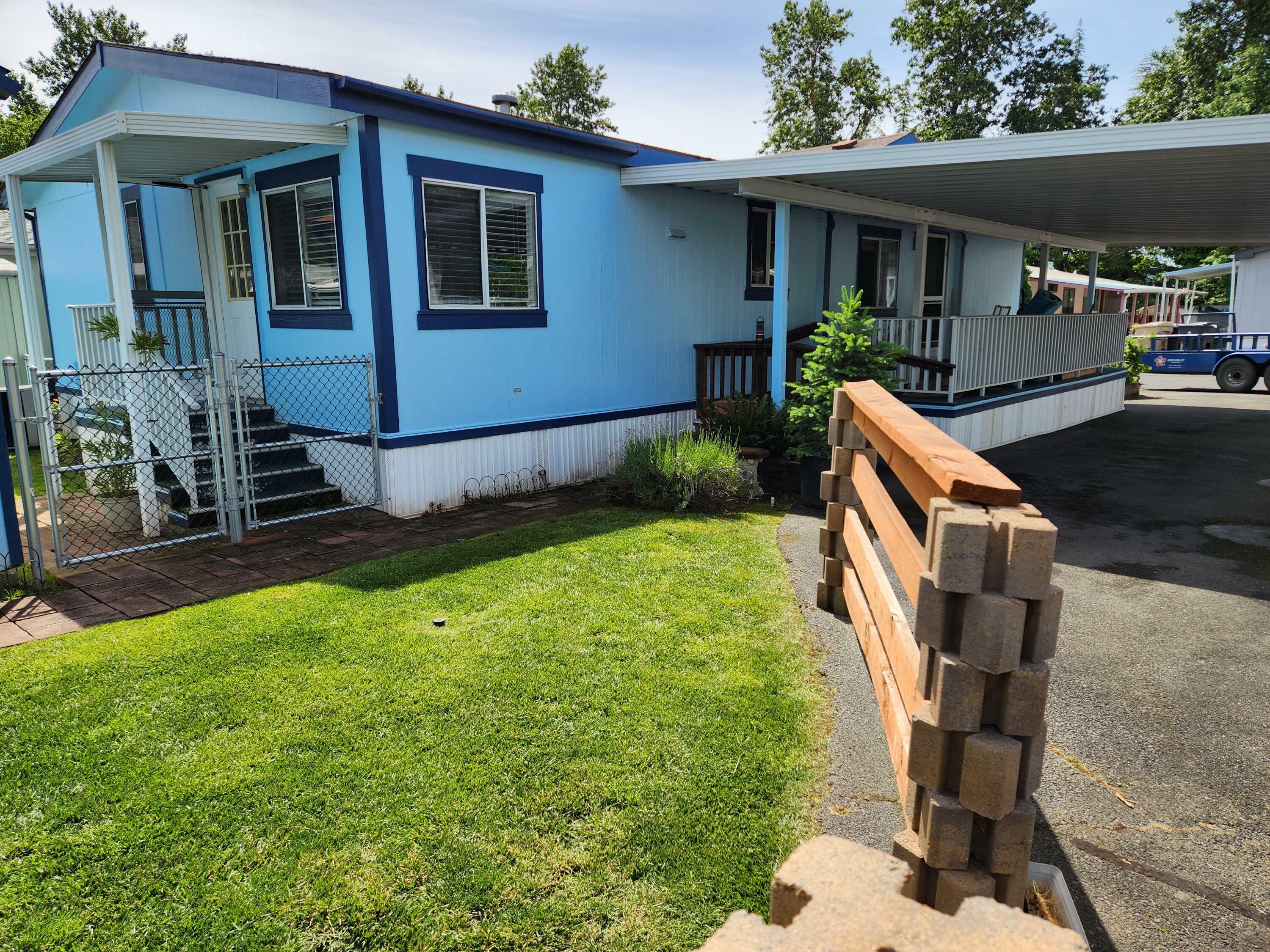 Property Photo:  2325 NW Highland Avenue 39  OR 97526 