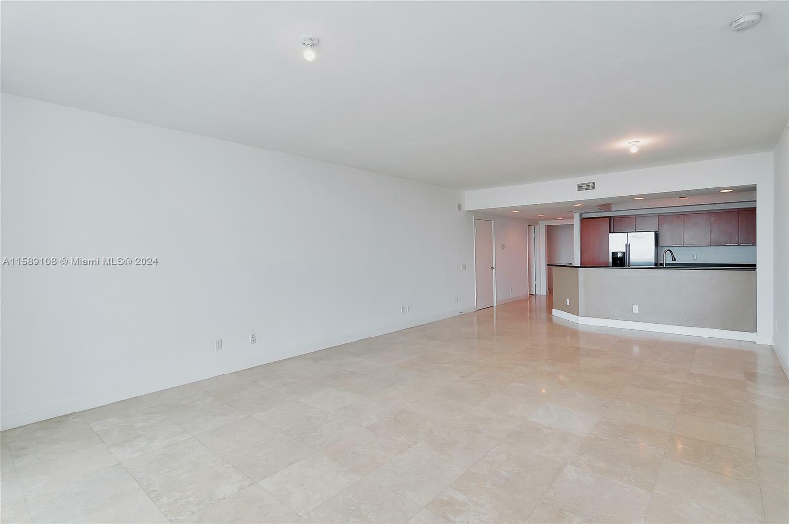 Property Photo:  14951 Royal Oaks Ln 807  FL 33181 