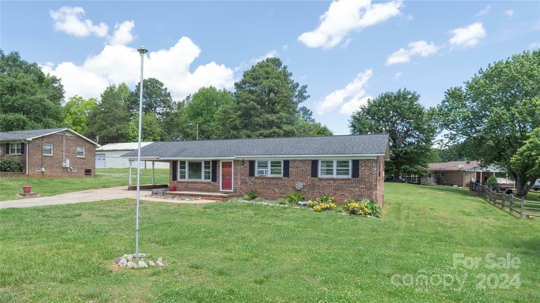 Property Photo:  1527 Troy Road  NC 28150 