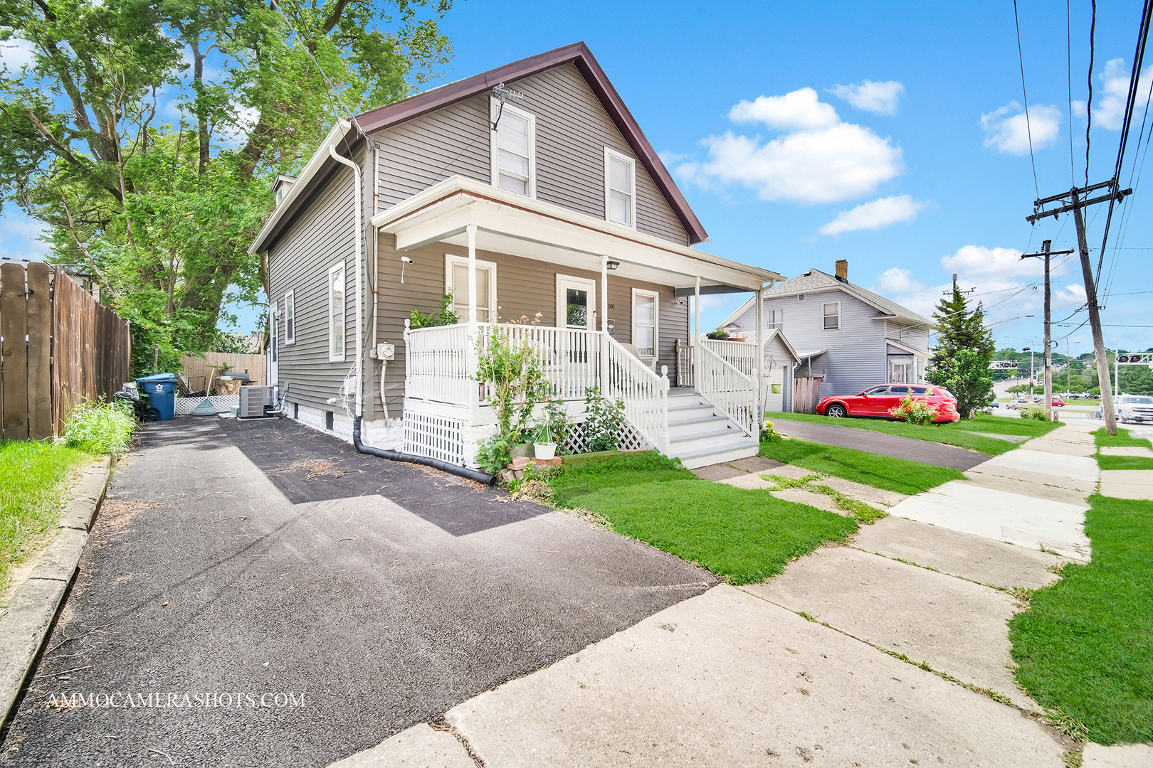 Property Photo:  209 E Illinois Avenue  IL 60505 