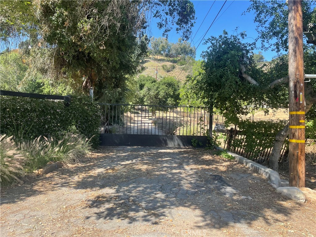 Property Photo:  1901 Royal Oaks Drive N  CA 91008 