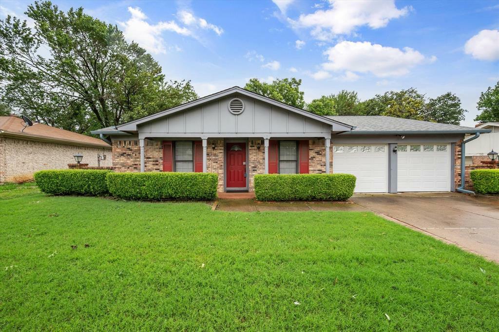 Property Photo:  2106 Green Apple Lane  TX 76014 