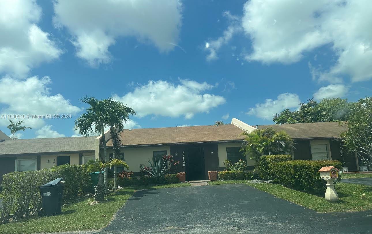 Property Photo:  12120 SW 110 St Cir S 12120  FL 33186 