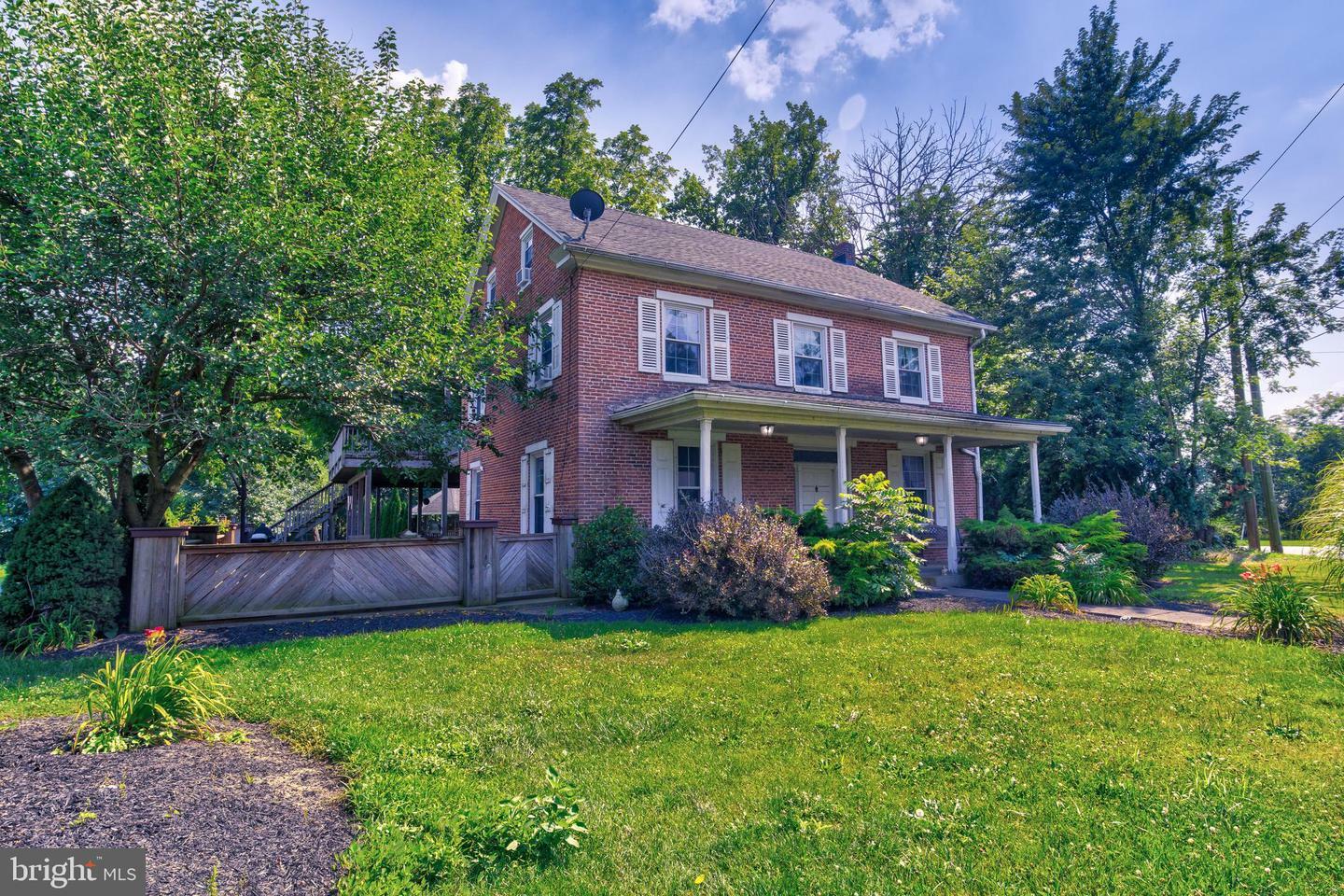 Property Photo:  673 Auction Road  PA 17545 