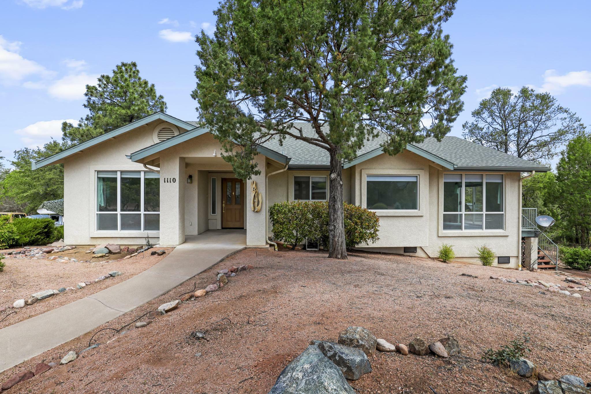 Property Photo:  1110 E Phoenix Street  AZ 85541 