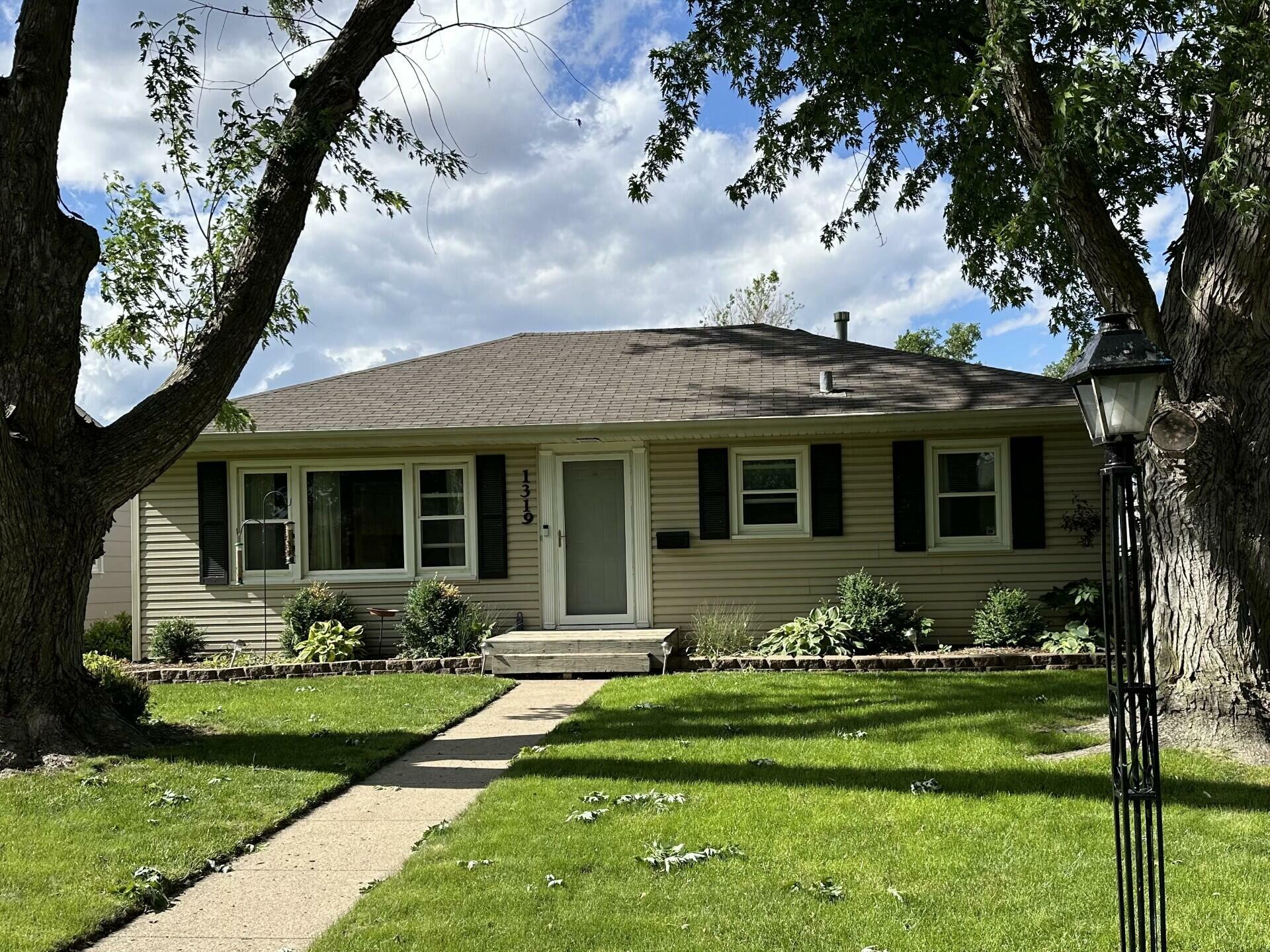 Property Photo:  1319 Garst Avenue  IA 50036 