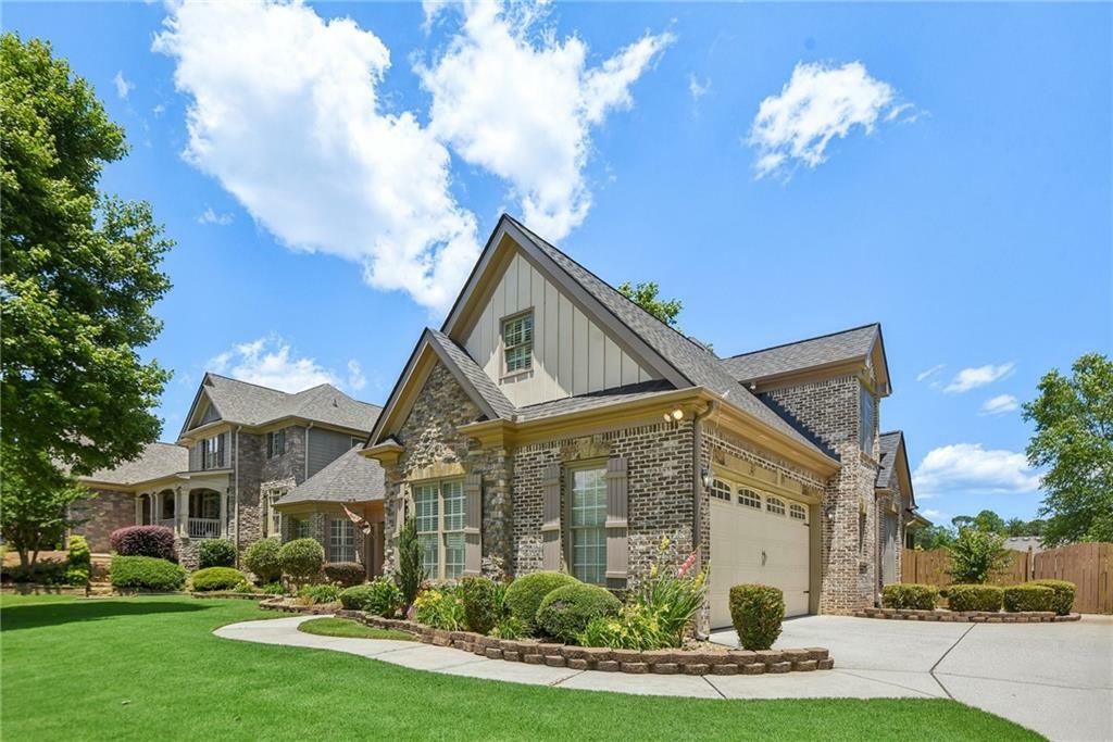 Property Photo: 1748 Silvergrass Lane GA 30017