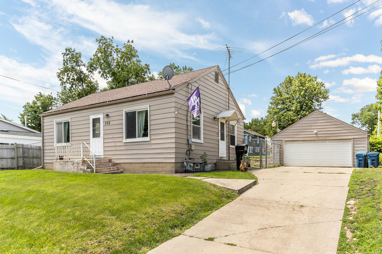 Property Photo:  232 Valley Avenue  IL 60505 