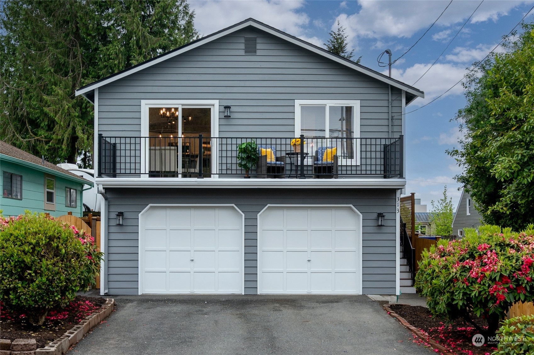 Property Photo:  313 N 101st Street  WA 98133 