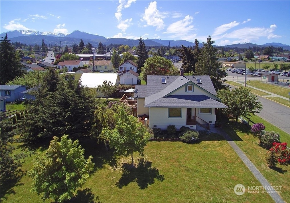 Property Photo:  302 E 12th Street  WA 98362 