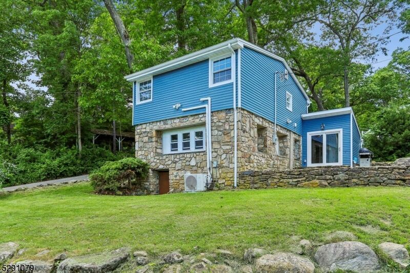 Property Photo:  17 Rose Trl  NJ 07821 