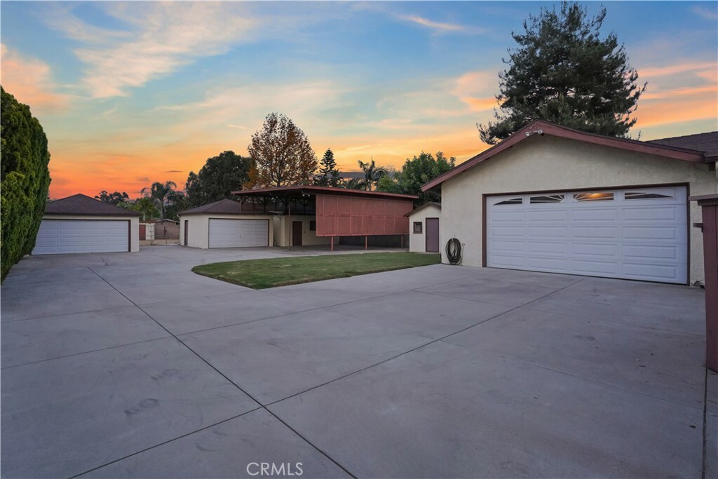 Property Photo:  9650 Haskell Avenue  CA 91343 