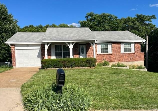 Property Photo: 5418 Crestside Lane MO 63128