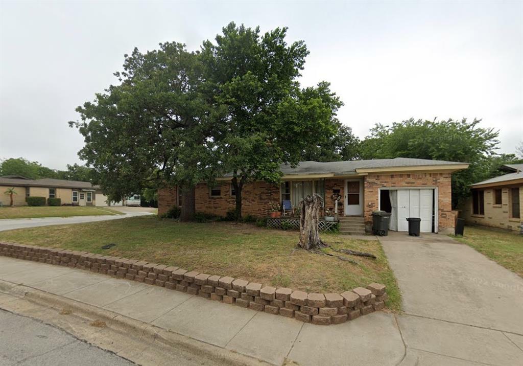 Property Photo:  1001 Brown Trail  TX 76022 