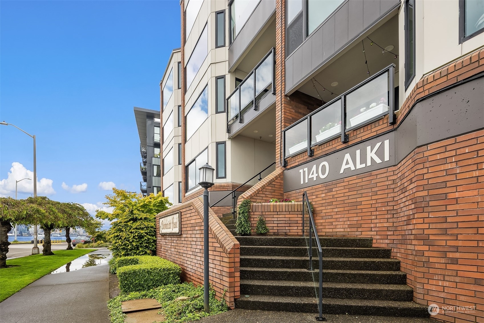 Property Photo:  1140 Alki Avenue SW 302  WA 98116 