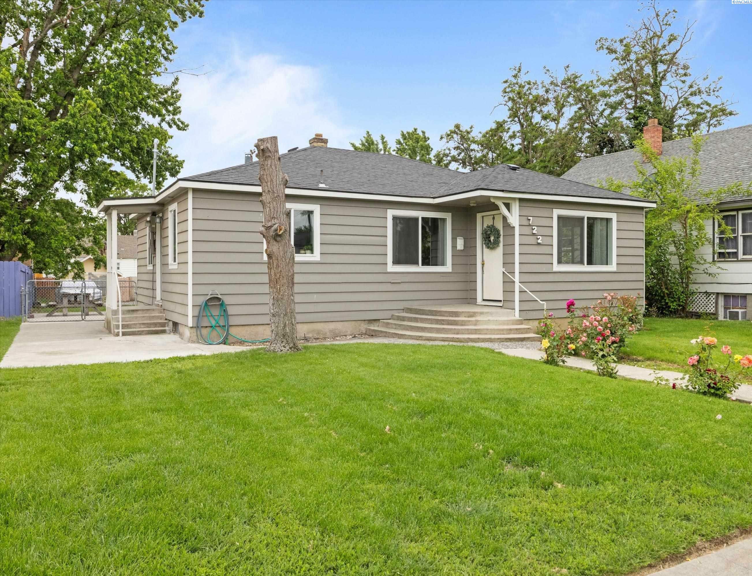 Property Photo:  722 W Yakima Street  WA 99301 