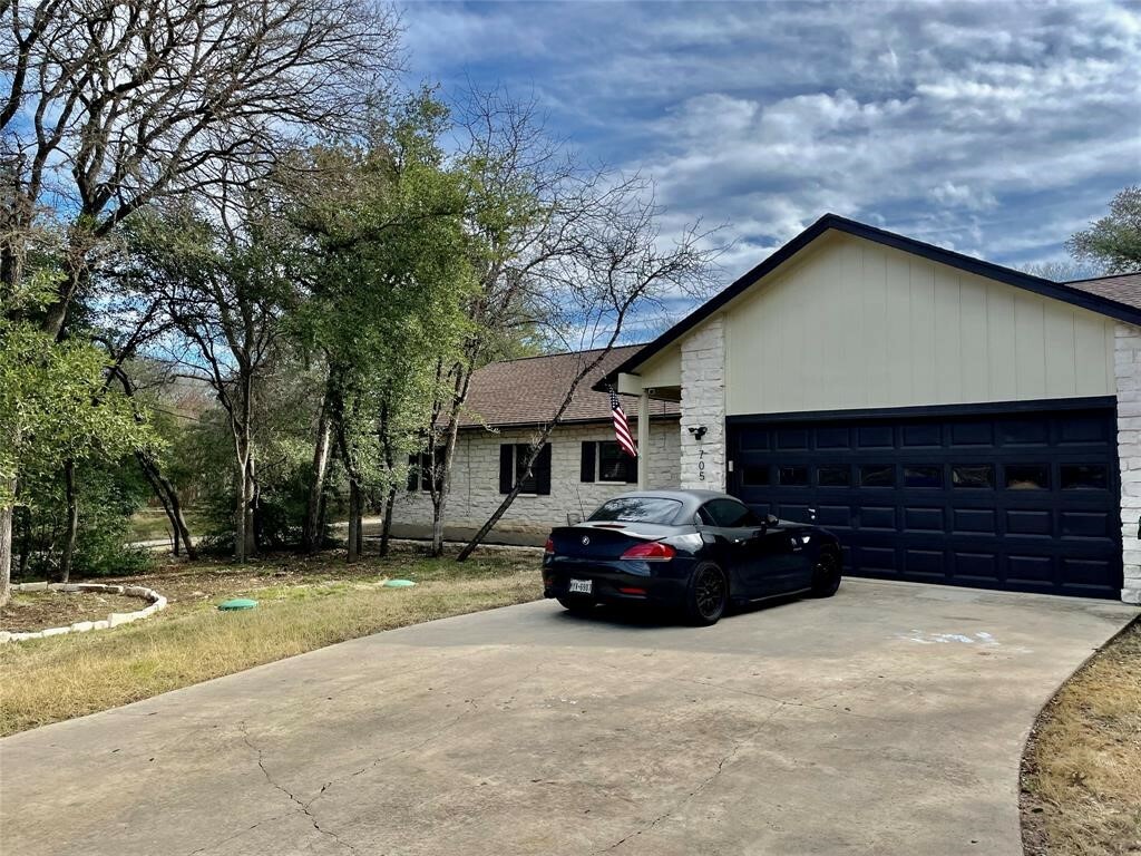 Property Photo:  705 Lisa Drive  TX 78733 