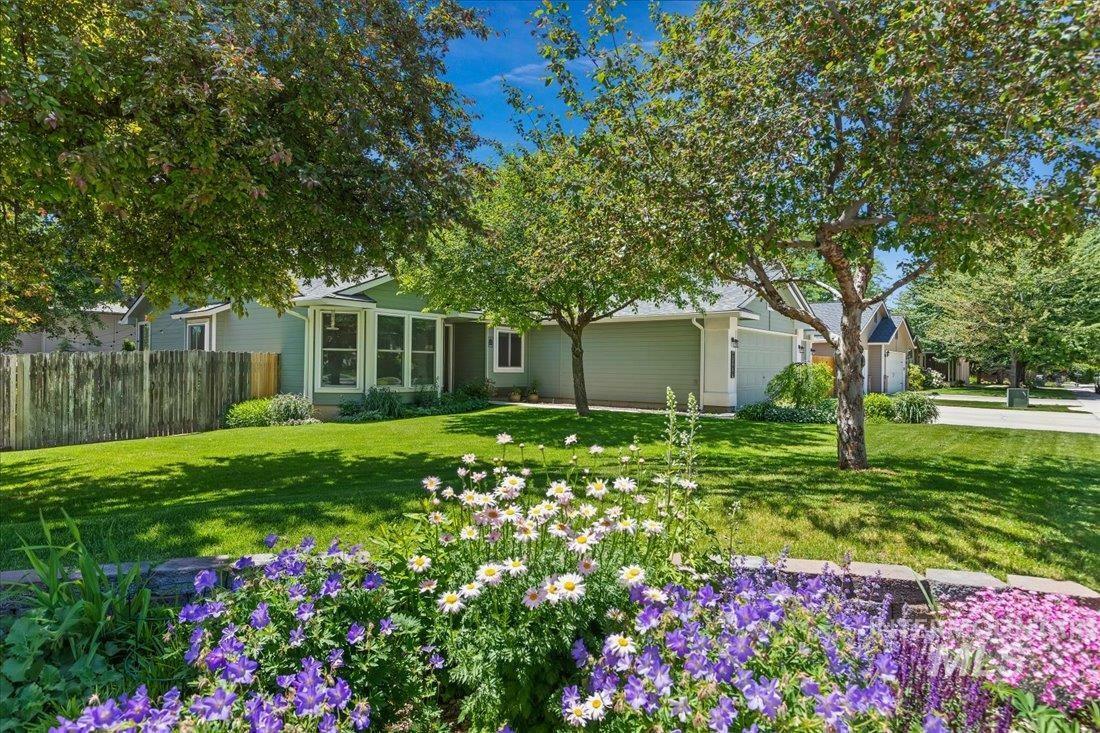 Property Photo:  5799 W Drawbridge Dr  ID 83703 