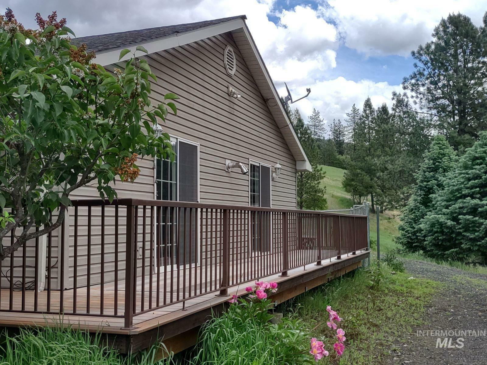 Property Photo:  656 Adams Rd  ID 83544 