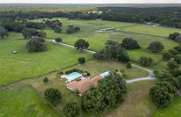 Property Photo: 12520 NW 160th Street FL 32686