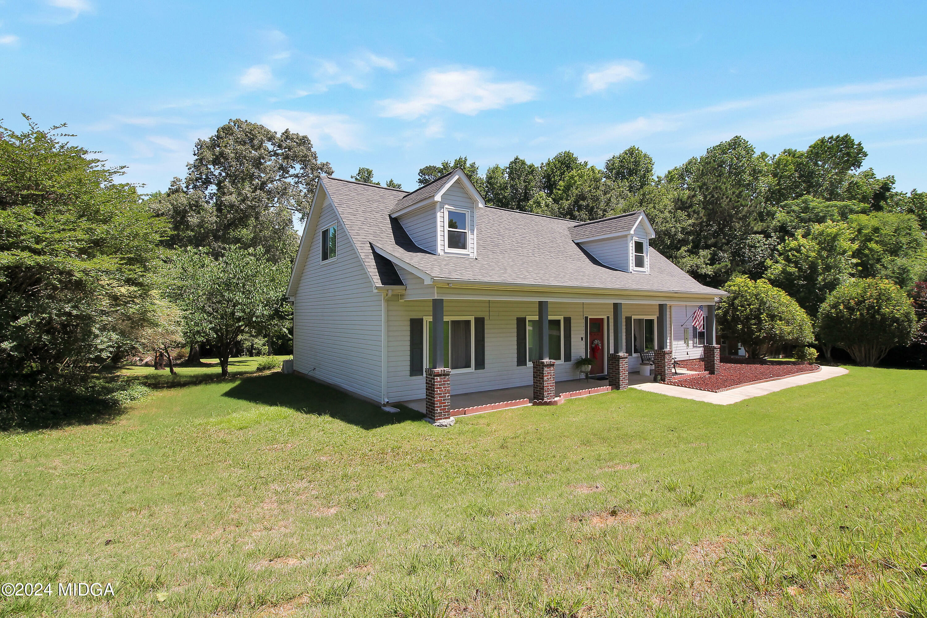 Property Photo:  202 Cottonwood Court  GA 30233 