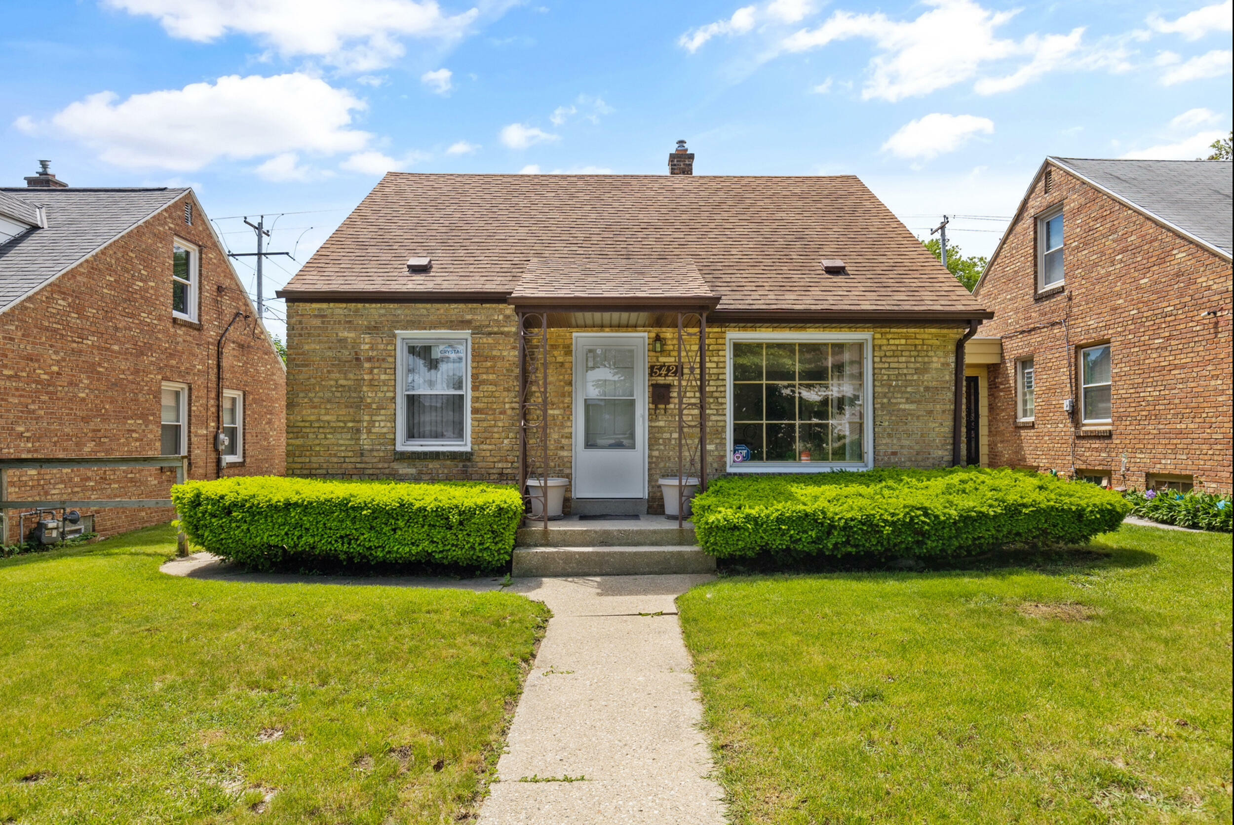 Property Photo:  5421 W Keefe Ave  WI 53216 