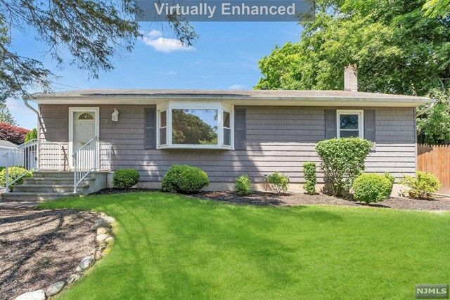 Property Photo:  2 Banta Court  NJ 07430 