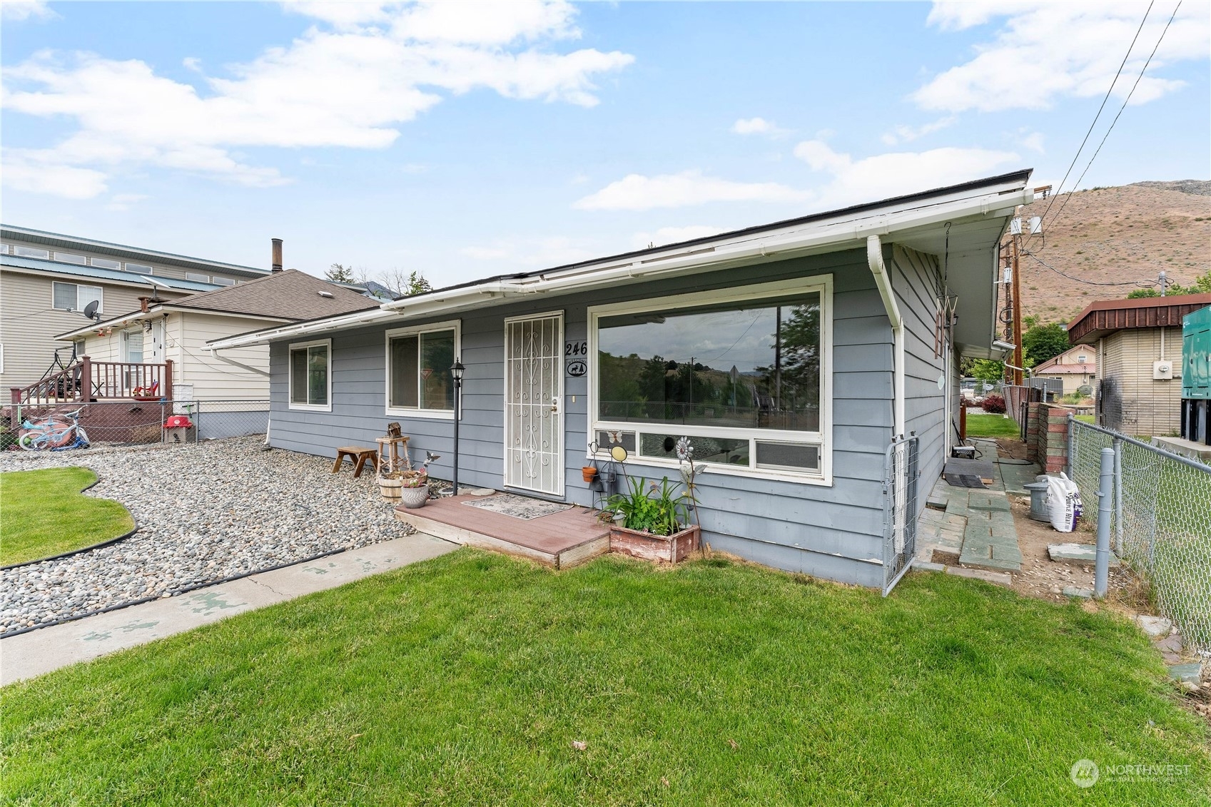 Property Photo:  246 Warren Avenue  WA 98846 