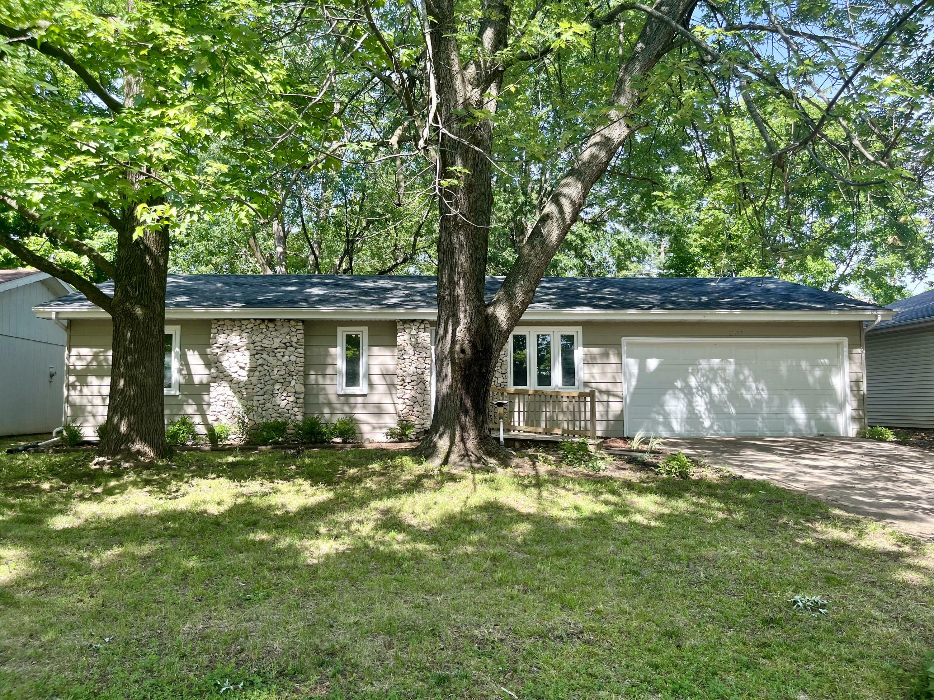 Property Photo:  2895 S Roanoke Avenue  MO 65807 