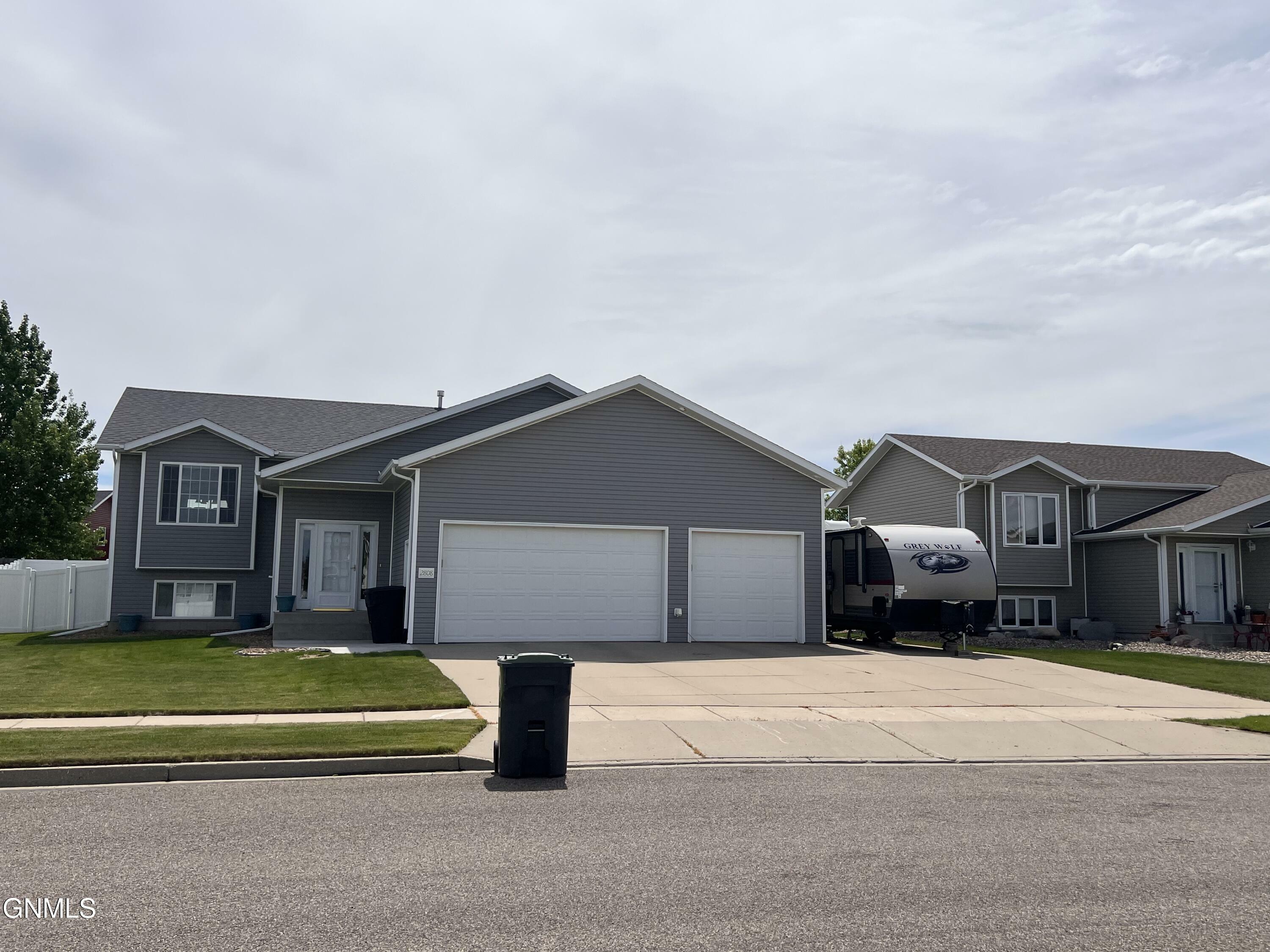 Property Photo:  2808 Plainview Drive SE  ND 58554 