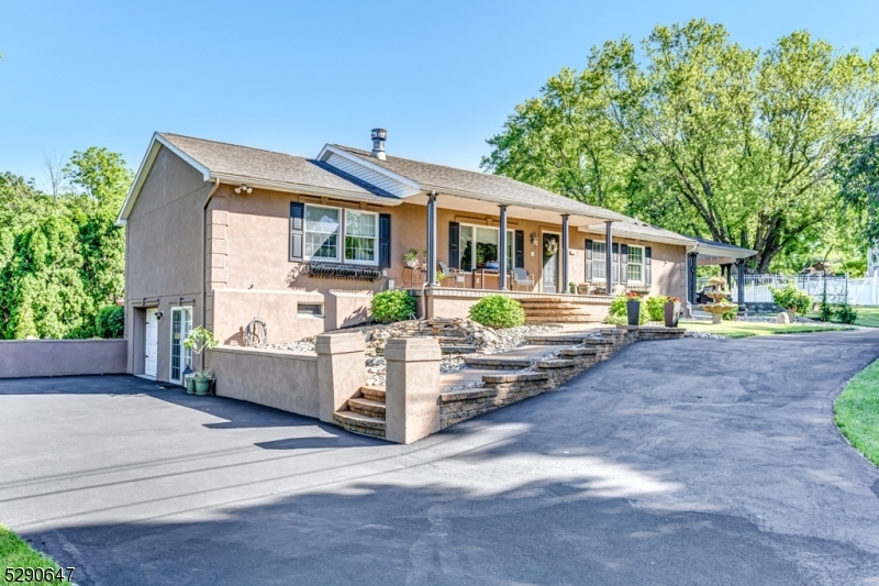 Property Photo:  17 Kitchen Road  NJ 08802 