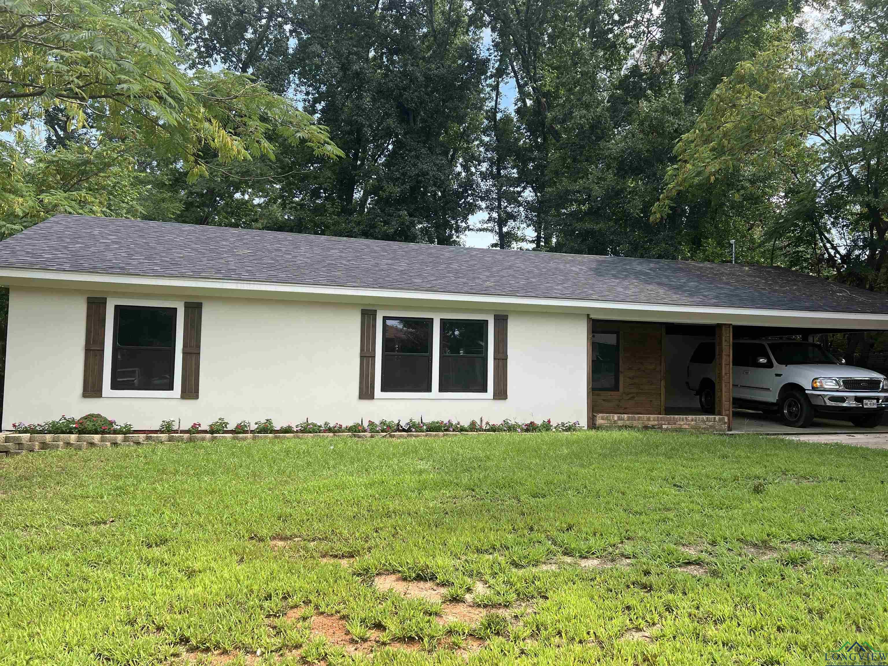 Property Photo:  108 E Woodland Rd  TX 75672 