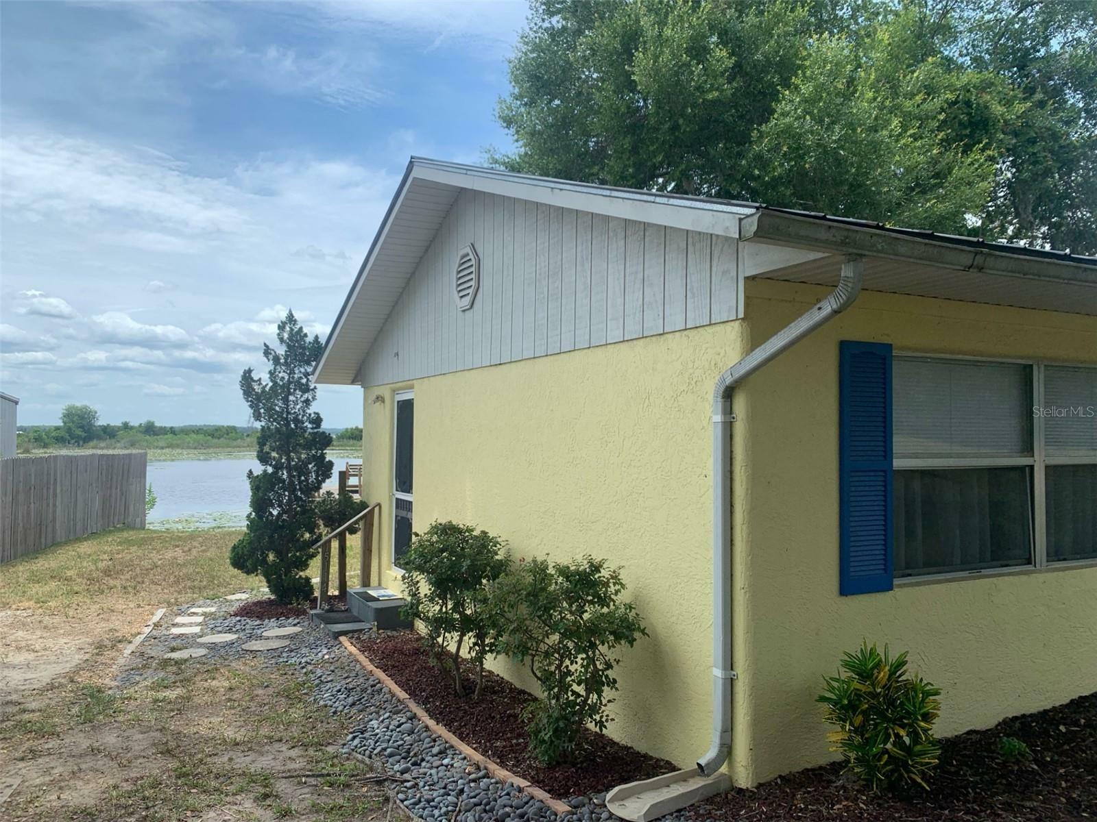 Property Photo:  15114 NE 248th Avenue Road  FL 32134 