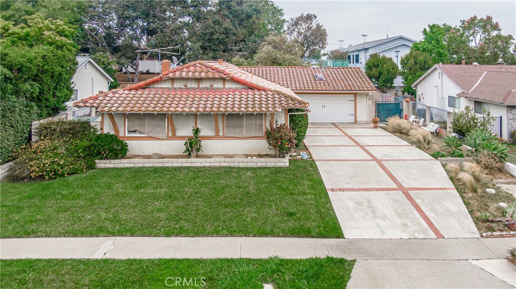 Property Photo:  916 Diamond Road  CA 92870 