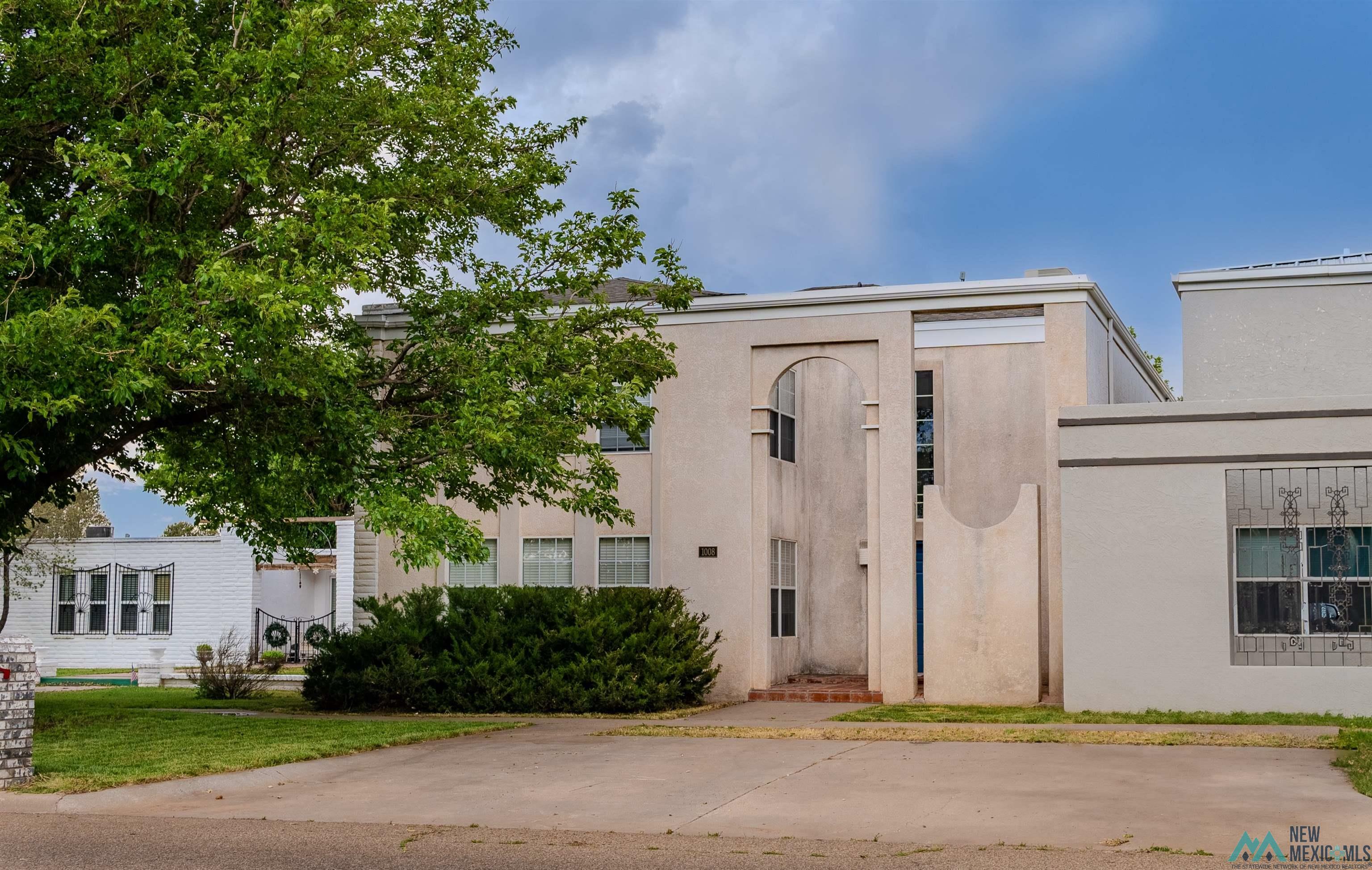 Property Photo:  1008 Colonial Parkway  NM 88101 