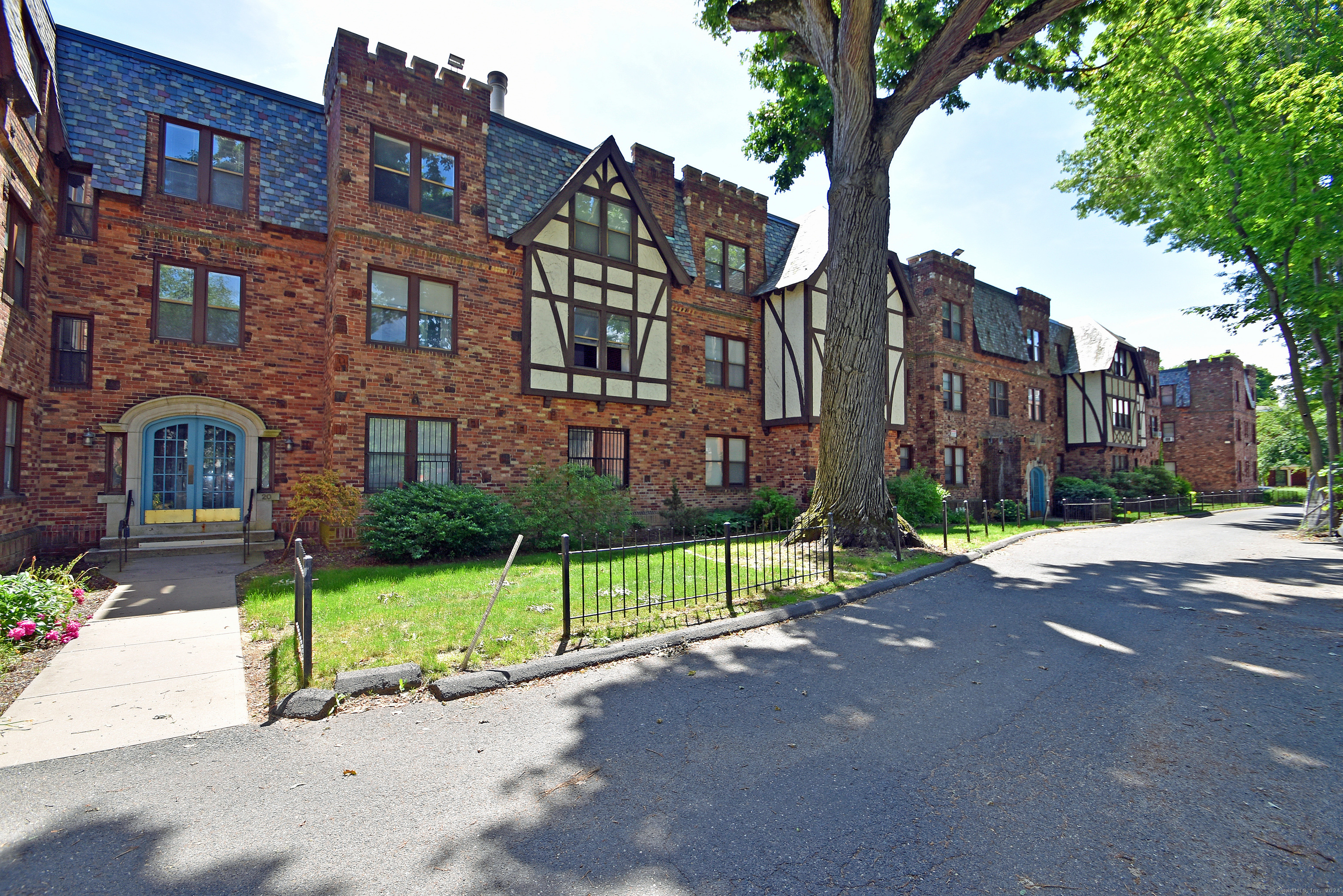 Property Photo:  16-20 Townley Street D2  CT 06105 