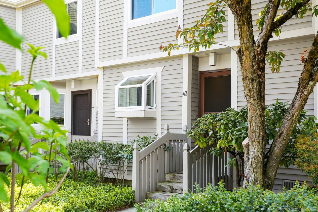 Property Photo: 43 Strathmore Lane 43 CT 06880