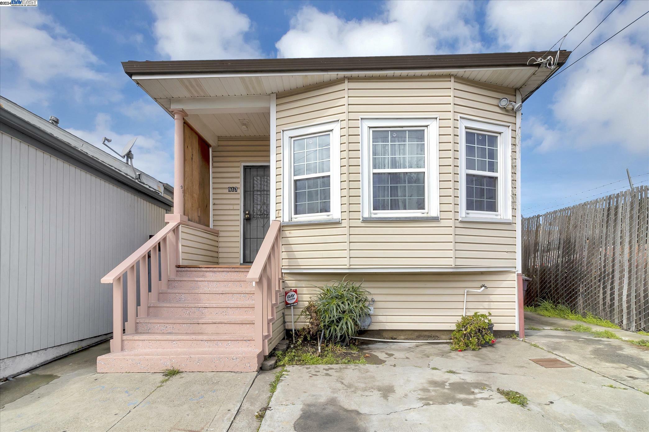 Property Photo:  917 26th Ave  CA 94601 