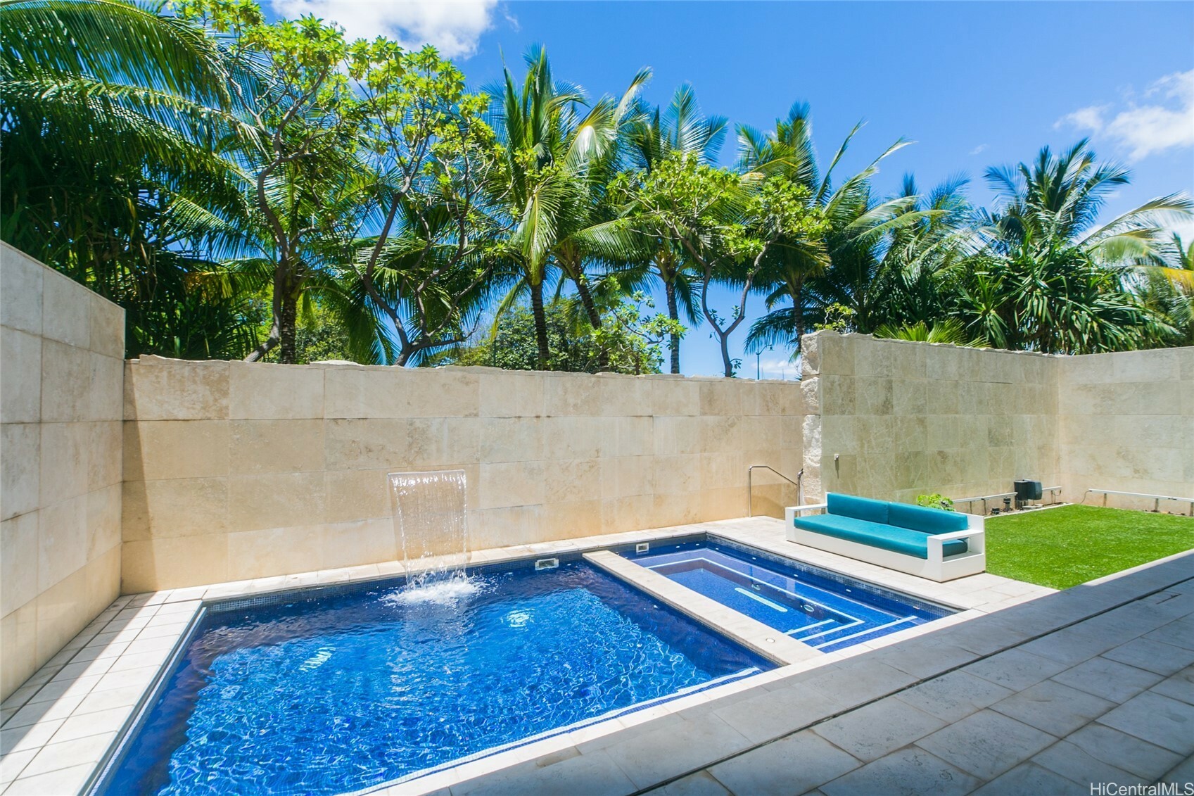 Property Photo: 1118 Ala Moana Boulevard 2 HI 96814